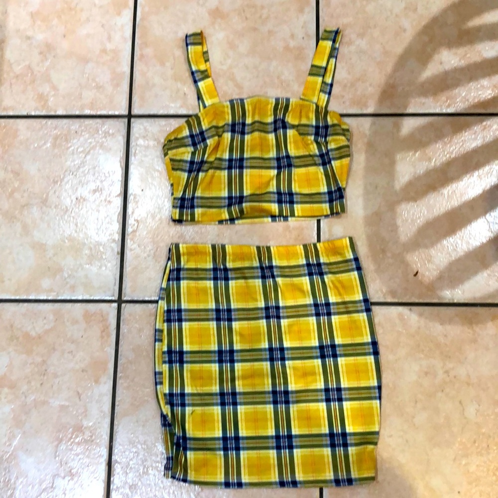 ☀️💛 Shein stretch cropped top and skirt set